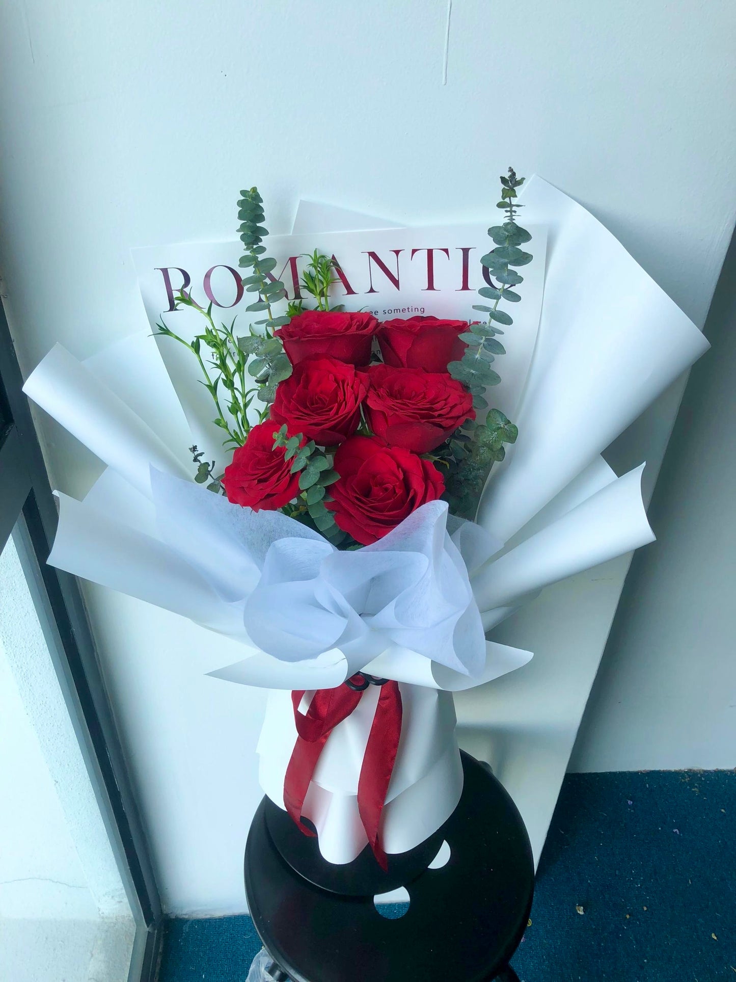 Minimalis Classic Series | Bunch of Red Roses in White